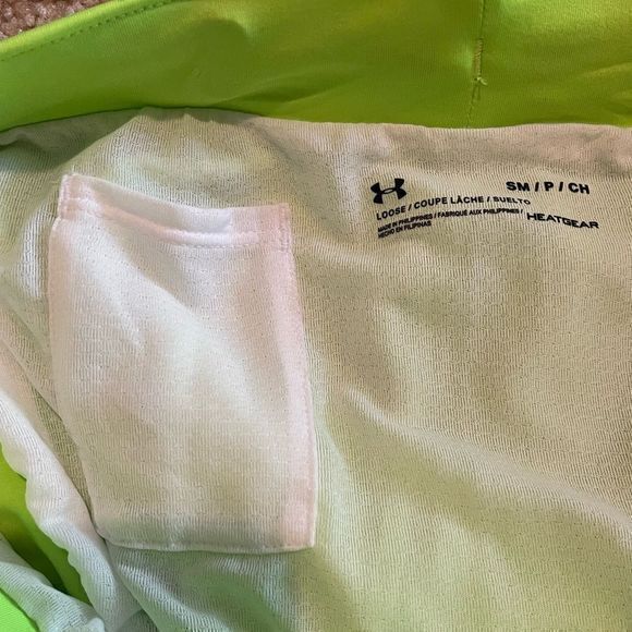 NWT Under Armour Women's Loose Fit Athletic Shorts Lime Green Small - Picture 3 of 5